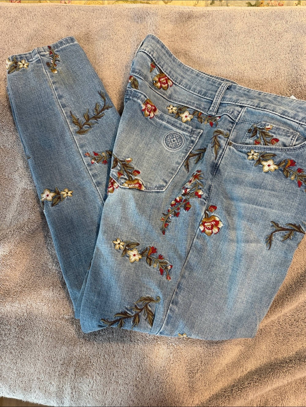 Laurie Felt Light Blue Embroidered Ankle Jeans